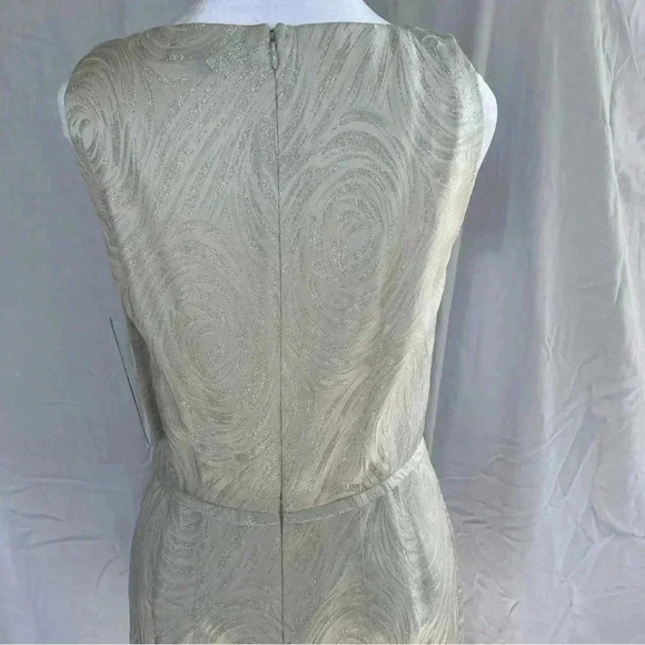 Gianni Bini sleeveless scoop neck cream and silver patterned dress. - Picture 4 of 11